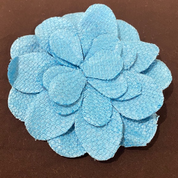Turquoise Linen Full Blossom Flower Brooch - Picture 1 of 7